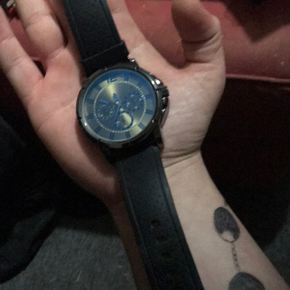 Brend new watch worn a couple times - Picture 4 of 4